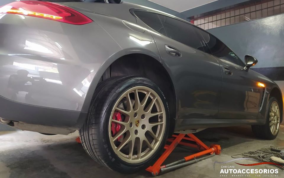 Cliente atendido por Llantas Runflat — instalación de llantas y neumáticos premium