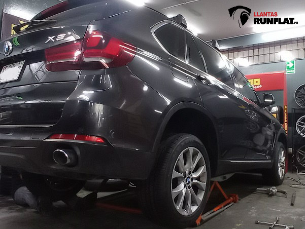 Cliente atendido por Llantas Runflat — instalación de llantas y neumáticos premium